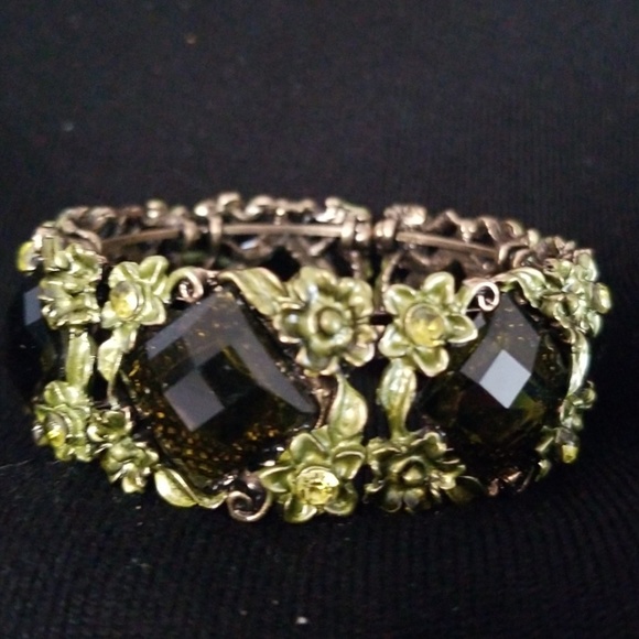 Bracelet - Picture 1 of 2